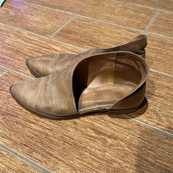 Free People Royal Flat. Size 37, women’s 7. Brown / tan. - Picture 4 of 8